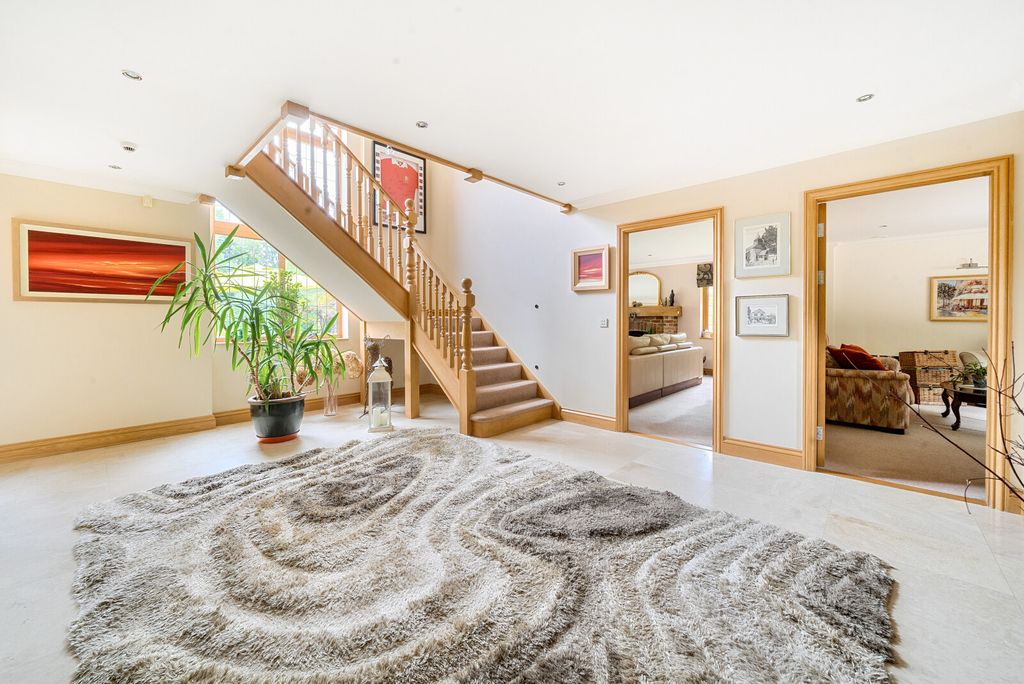 Property photo 3 of 34 Picture 3