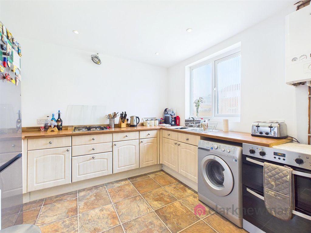Property photo 2 of 16 Kitchen