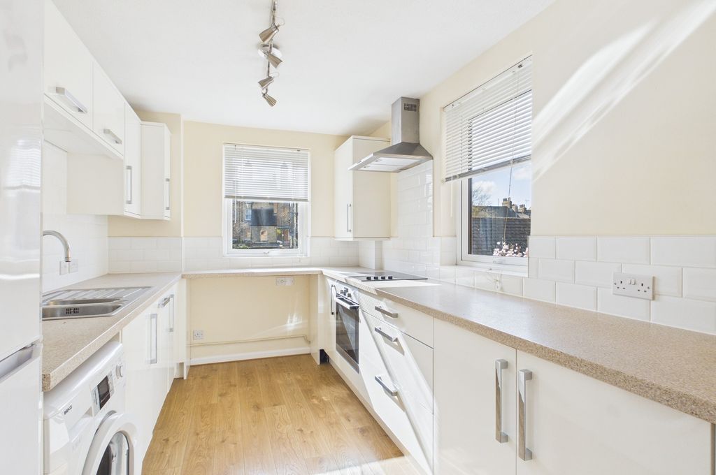 Property photo 2 of 9 Cam03259G0-Pr0251-Still007