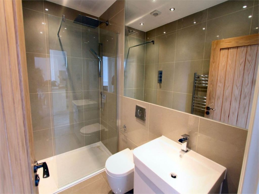 Property photo 3 of 8 Bathroom