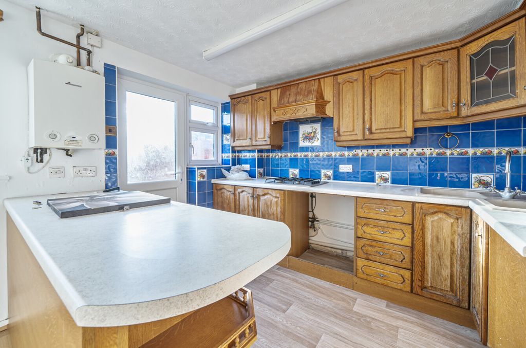 Property photo 3 of 21 Kitchen
