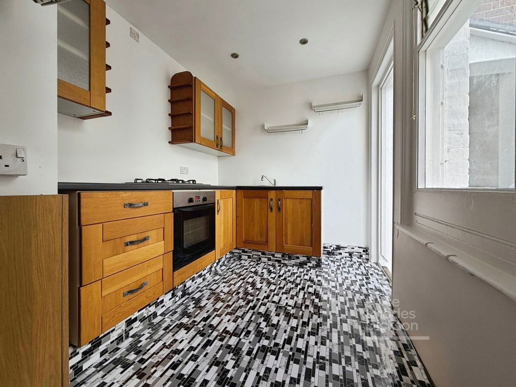 Property photo 3 of 12 Kitchen