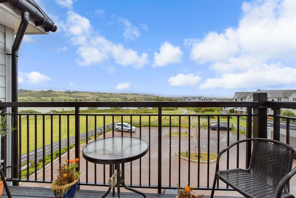 Property photo 3 of 10 Balcony / Terrace