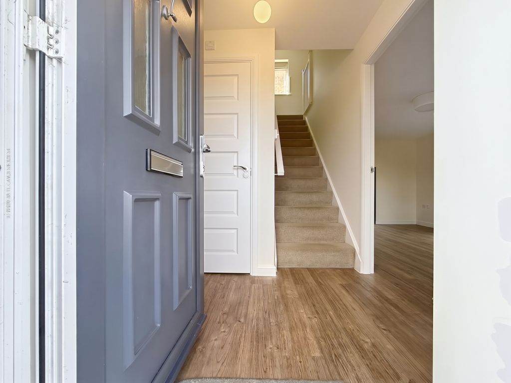 Property photo 2 of 19 Entrance Hall