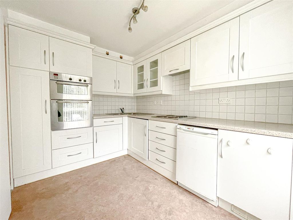 Property photo 1 of 15 Kitchen
