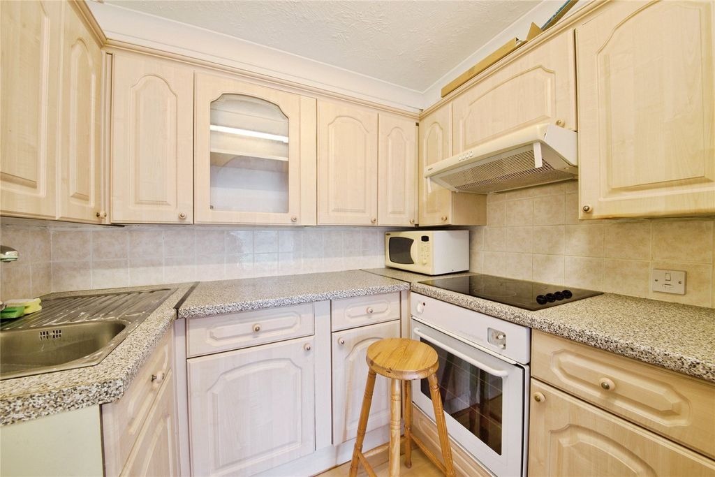 Property photo 3 of 11 Kitchen
