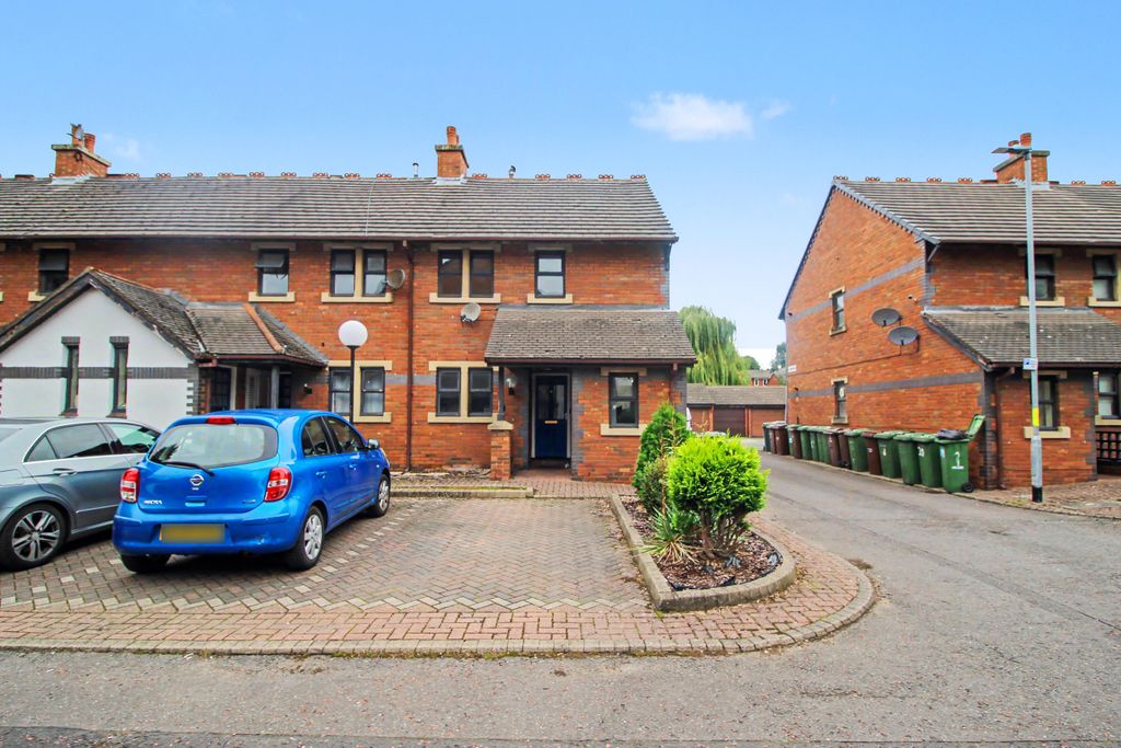 Property photo 1 of 10 Flat 5, Clarendon Court, Dickinson Street, Wakefield, West Yorkshire, Wf1 3Le
