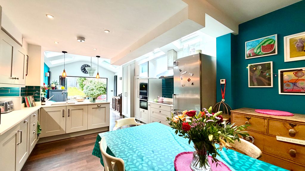 Property photo 2 of 35