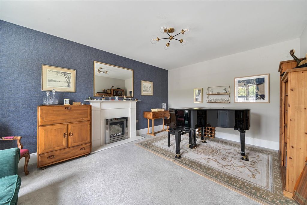 Additional image 6 of 3 bed property for saleLowsley Farm Drive, Liphook GU30