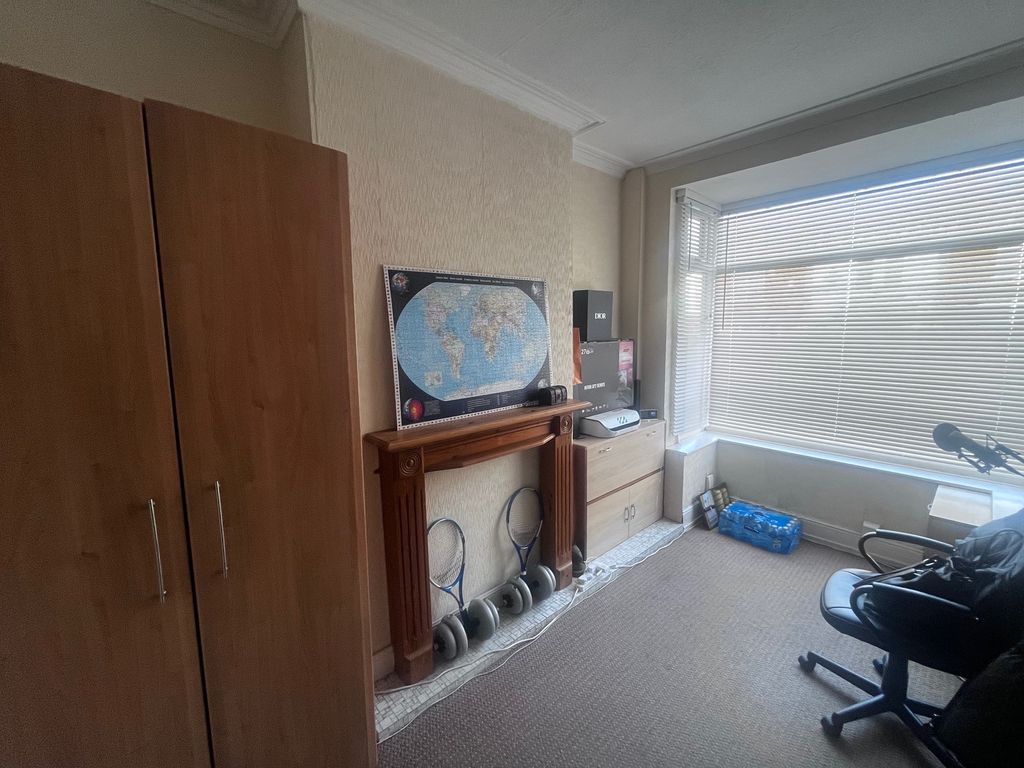 Property photo 2 of 8