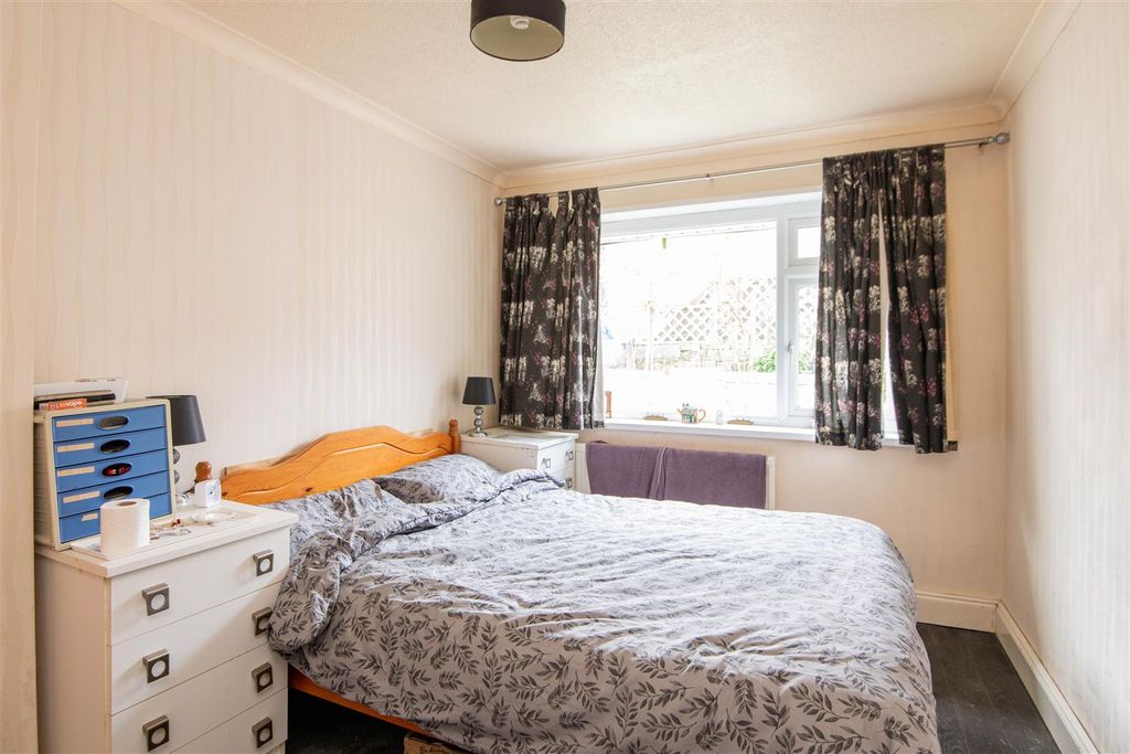 Property photo 3 of 12 Master Bedroom