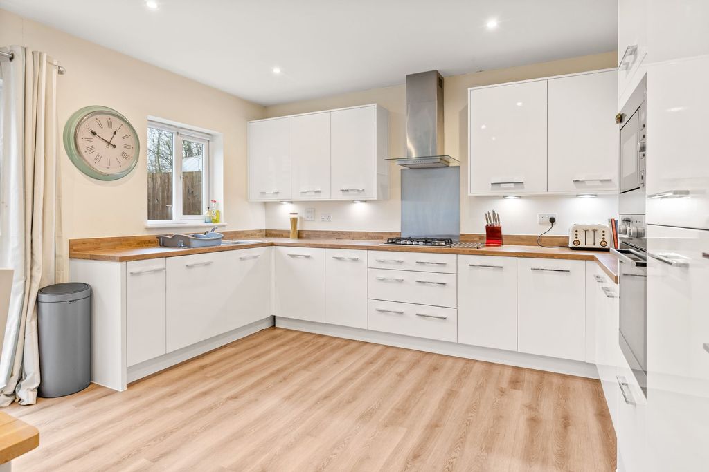 Property photo 3 of 28