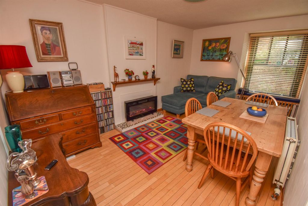 Property photo 3 of 23 Snug-Dining Room