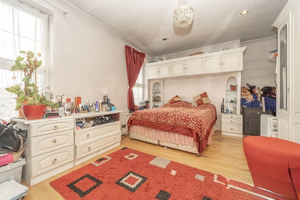 Additional image 18 of 7 bed detached house for saleGreat West Road, Hounslow, Greater London TW5