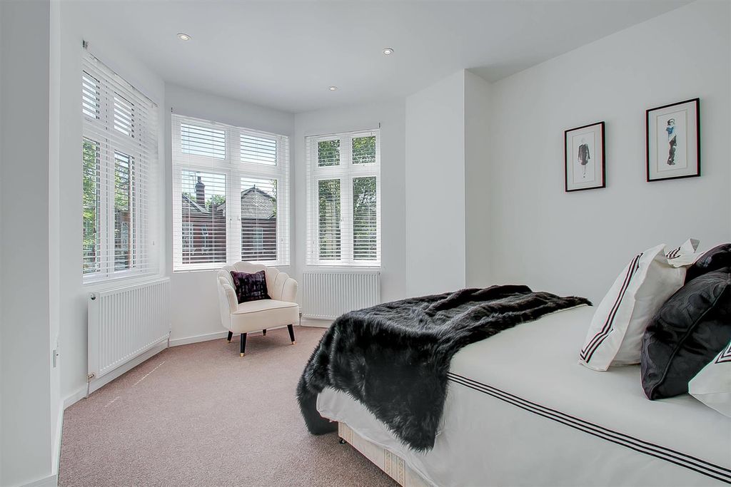 Property photo 3 of 8 Img_1529-Img_1531.Jpg