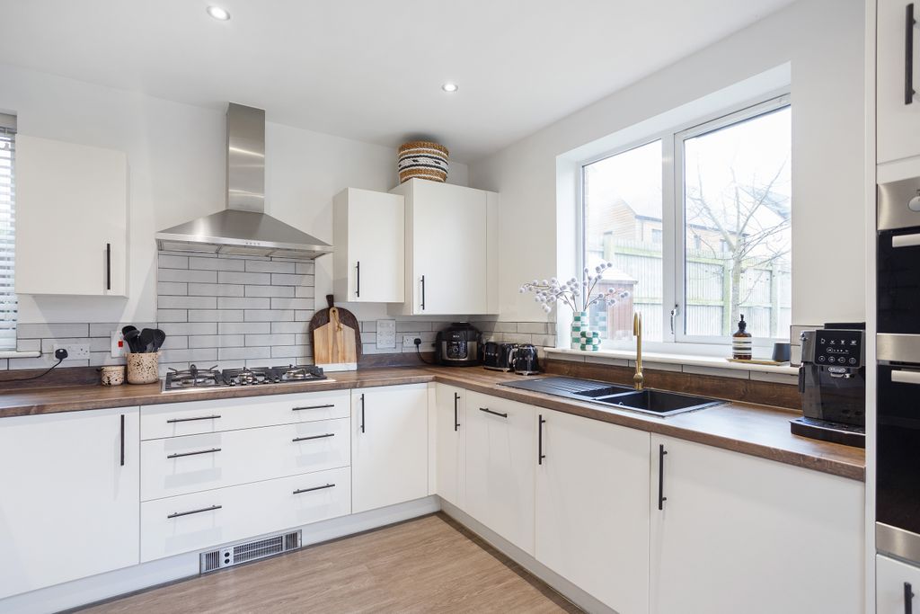 Additional image 30 of 3 bed detached house for salePhiland Lane, Coulsdon CR5