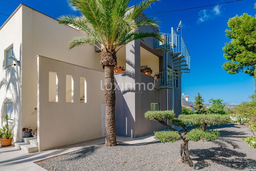 Property photo 2 of 39