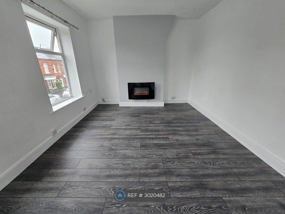 Property photo 3 of 15 Living Room