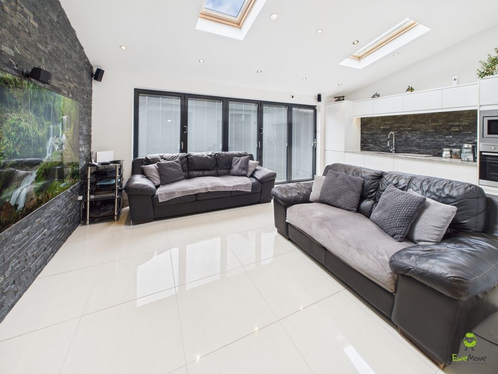 Property photo 2 of 24 Presented By Clinton At Ewemove Bexleyheath And Da