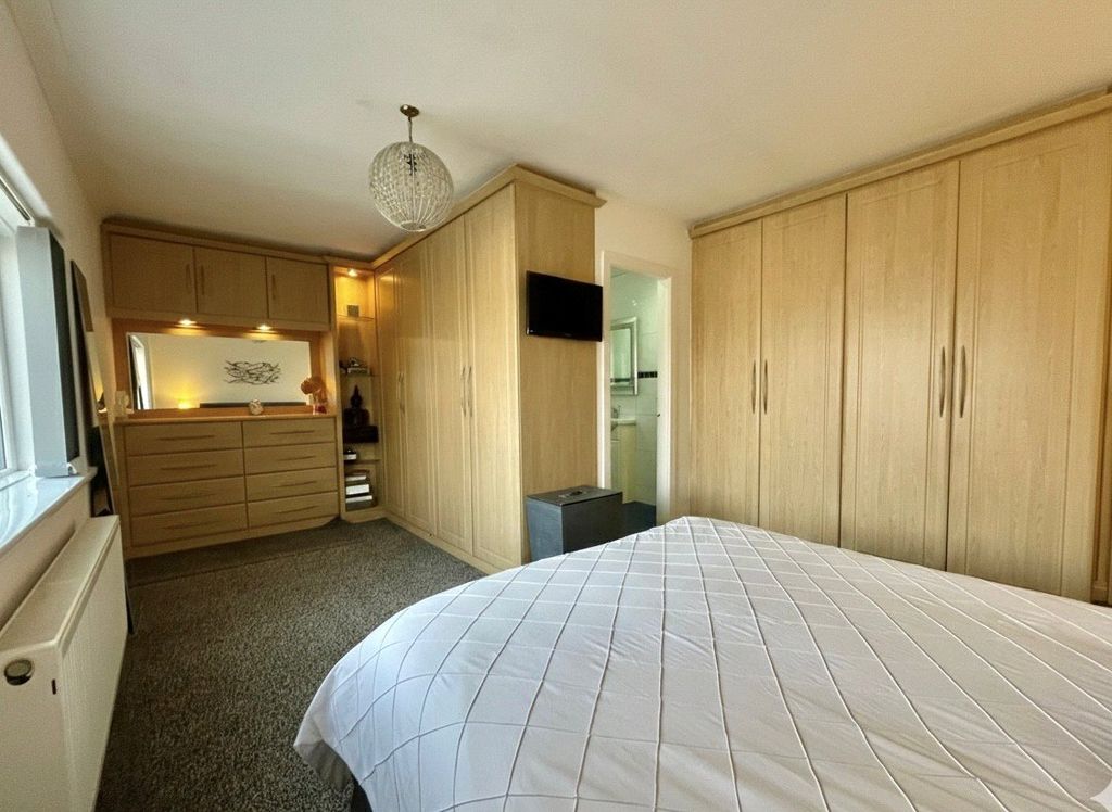 Property photo 3 of 28 Bedroom One