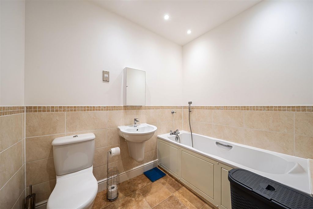 Additional image 6 of 2 bed flat for saleMarsh Road, Pinner HA5