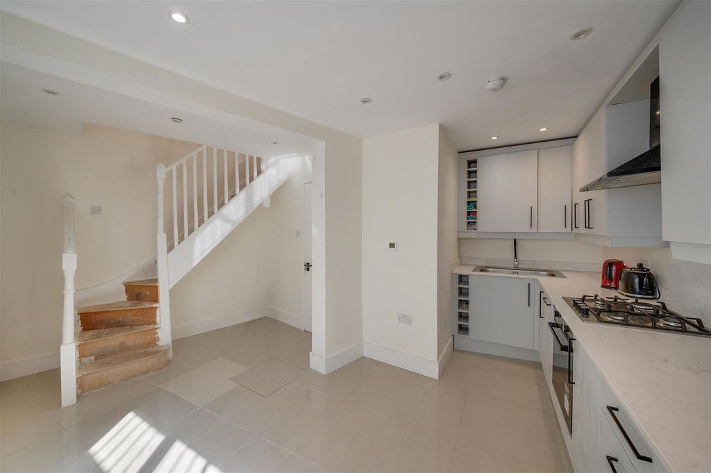 Property photo 3 of 20 Daniels_1A Prout Grove, Neasden, London, Nw10 1Pu_