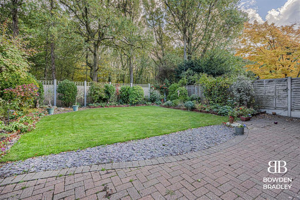 Property photo 2 of 26 Garden