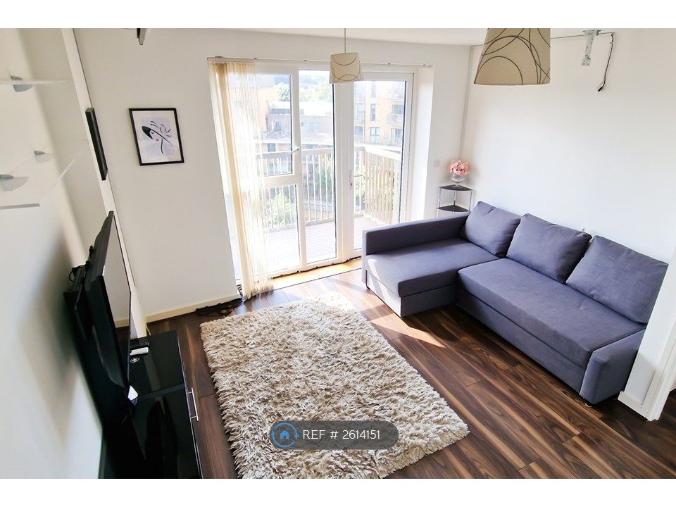 Property photo 3 of 14 Living Room