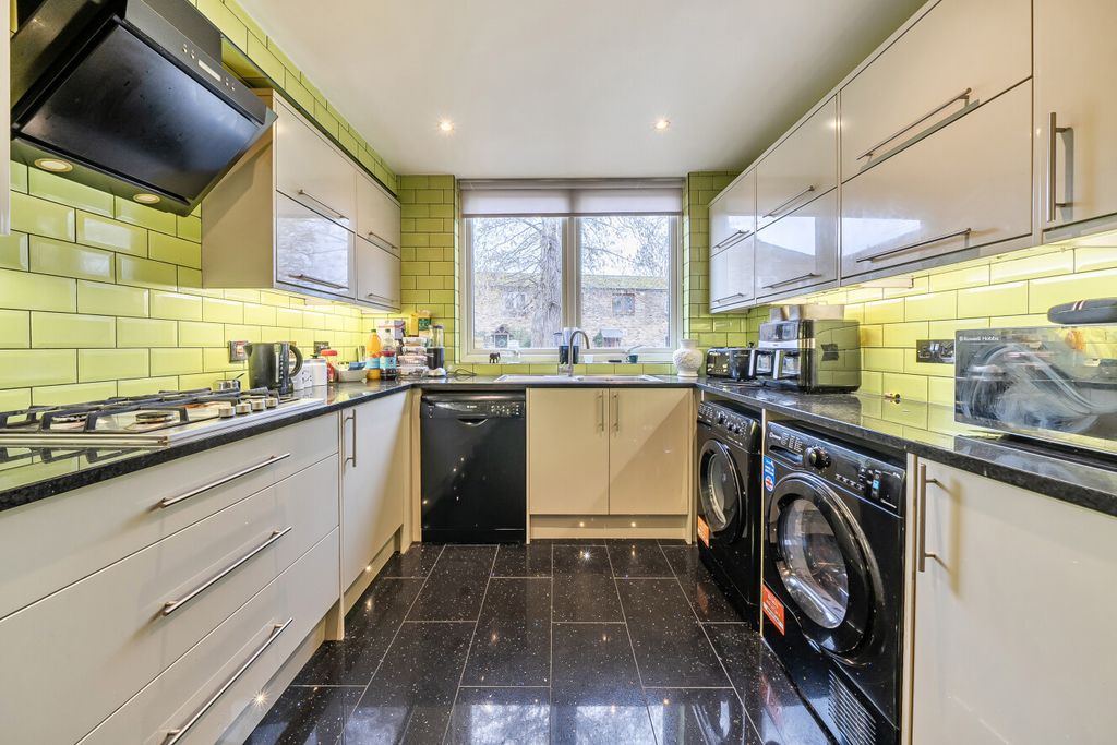 Property photo 3 of 17 1417877-15-69A1c0...