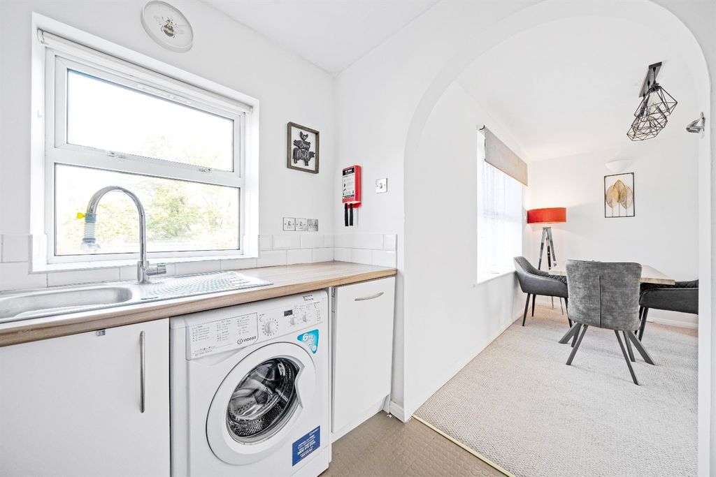 Property photo 3 of 9 Kitchen