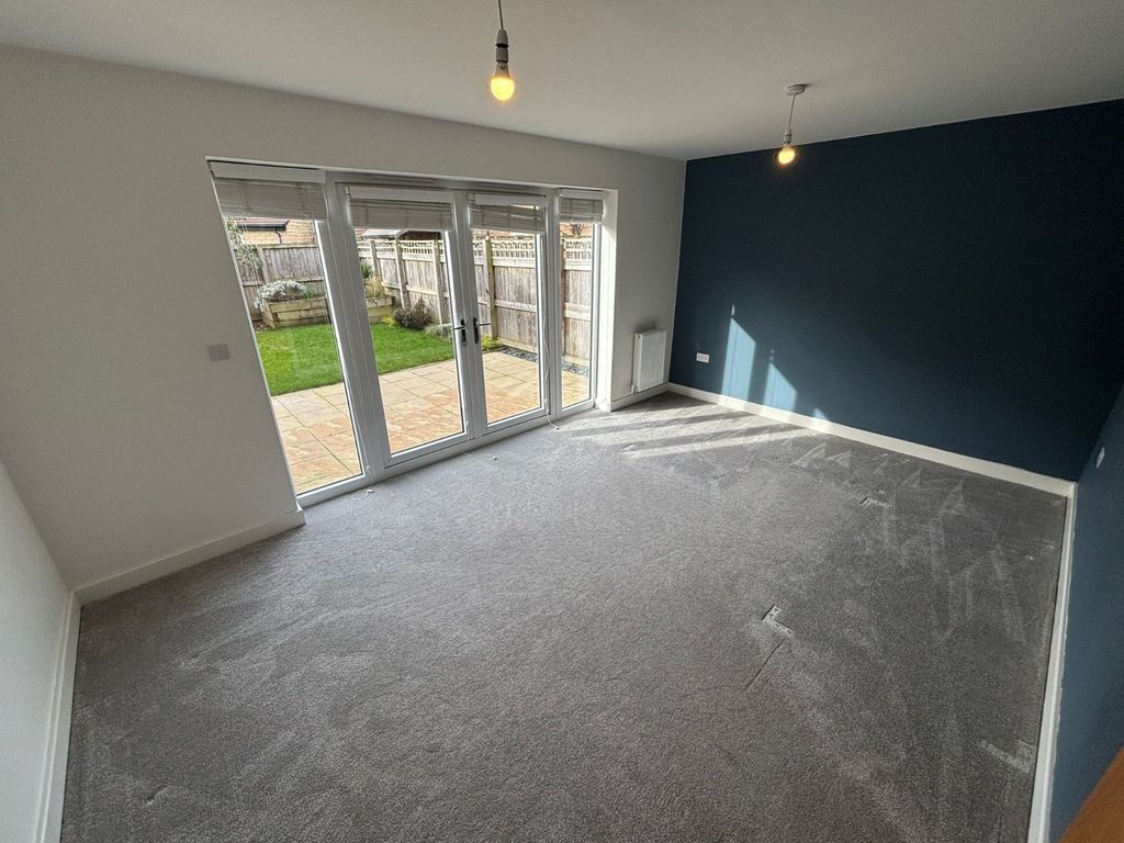 Property photo 2 of 13 Lounge