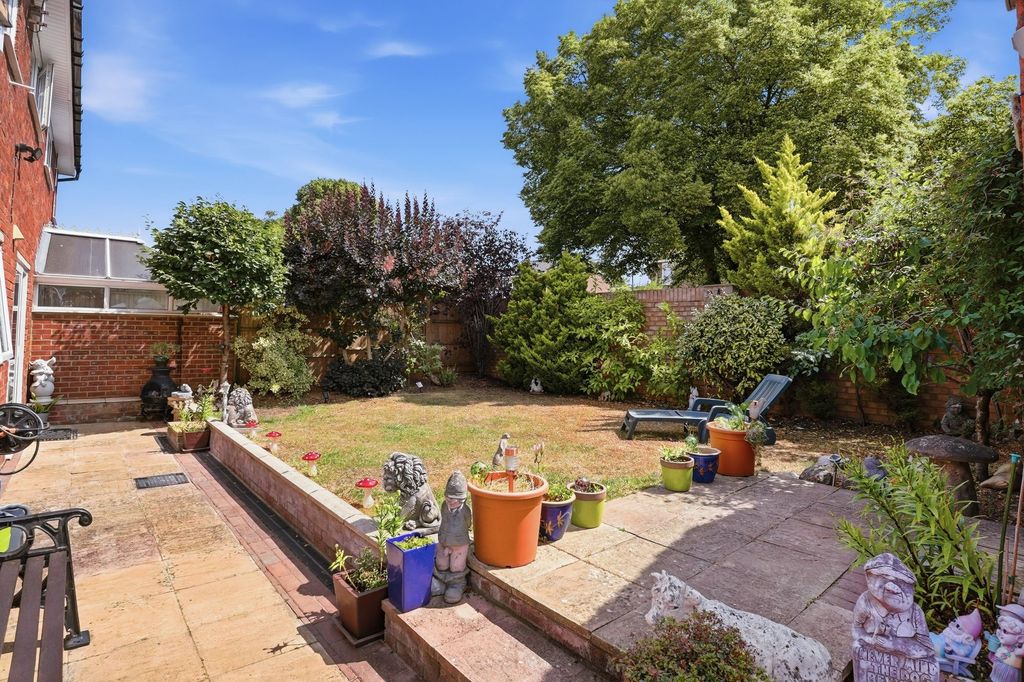 Property photo 3 of 19 Garden