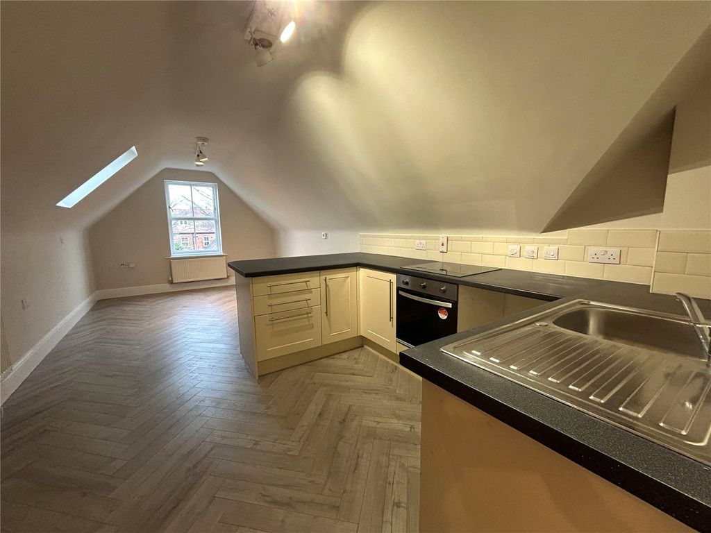 Property photo 2 of 31 Picture No. 32