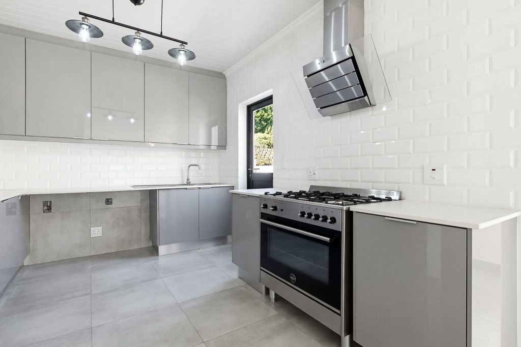 Property photo 2 of 42 Dbv1735124