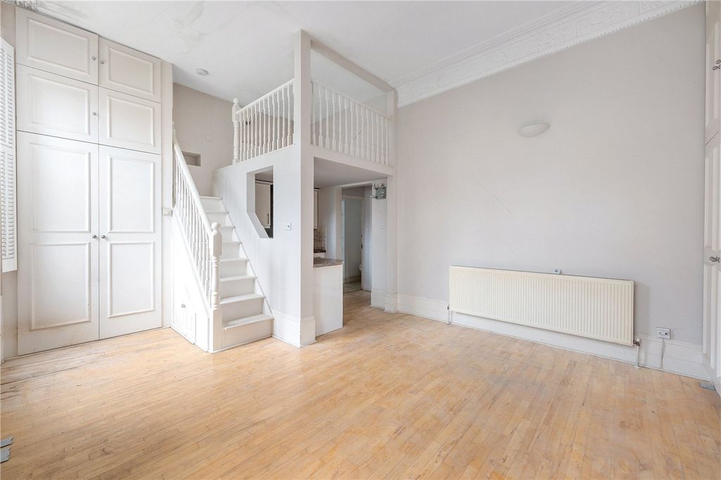 Property photo 3 of 11 Reception