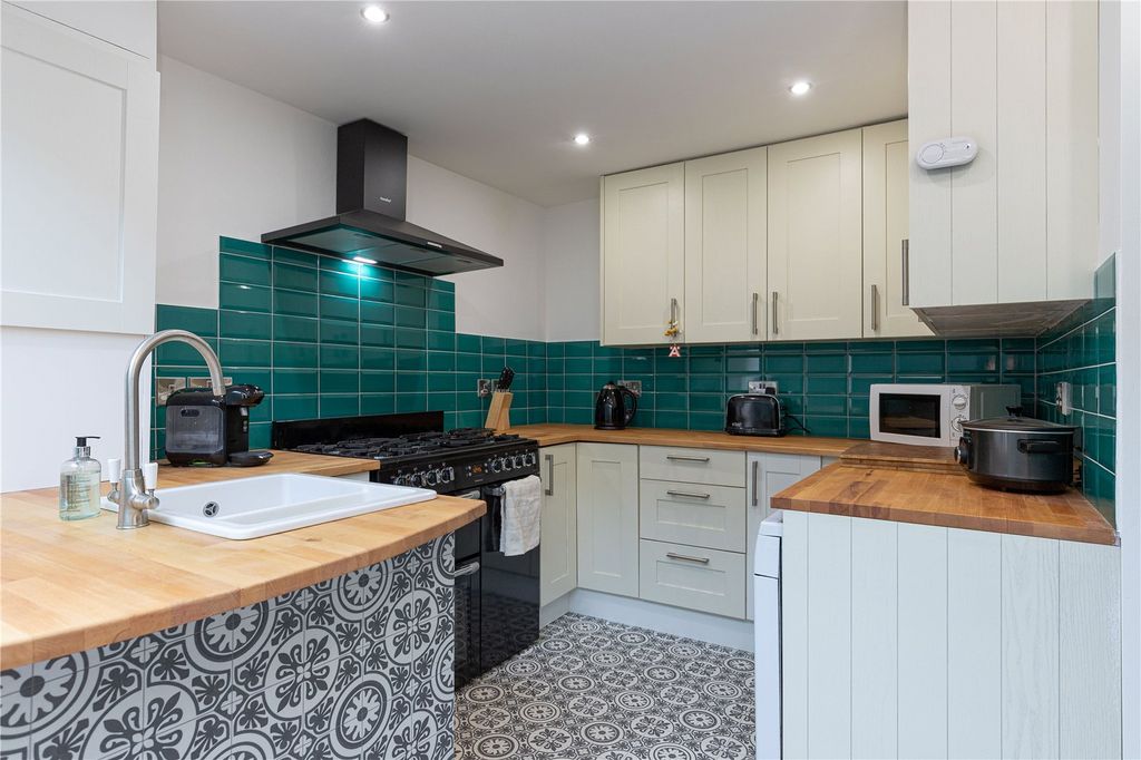Property photo 3 of 14 Kitchen