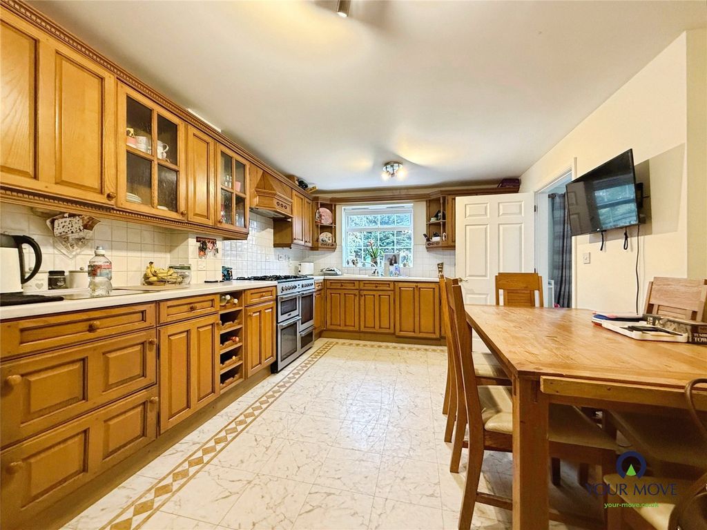 Property photo 2 of 19 Picture No. 14