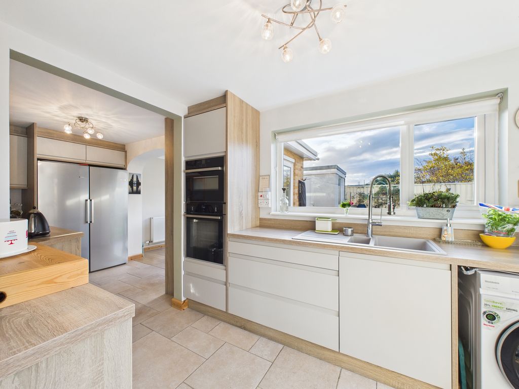 Property photo 2 of 21 Kitchen/Diner