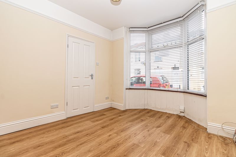 Property photo 3 of 17 .