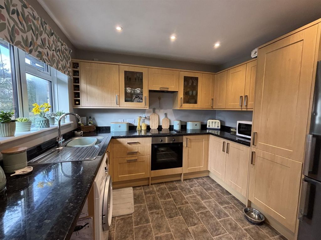 Property photo 3 of 15 Kitchen.Jpg