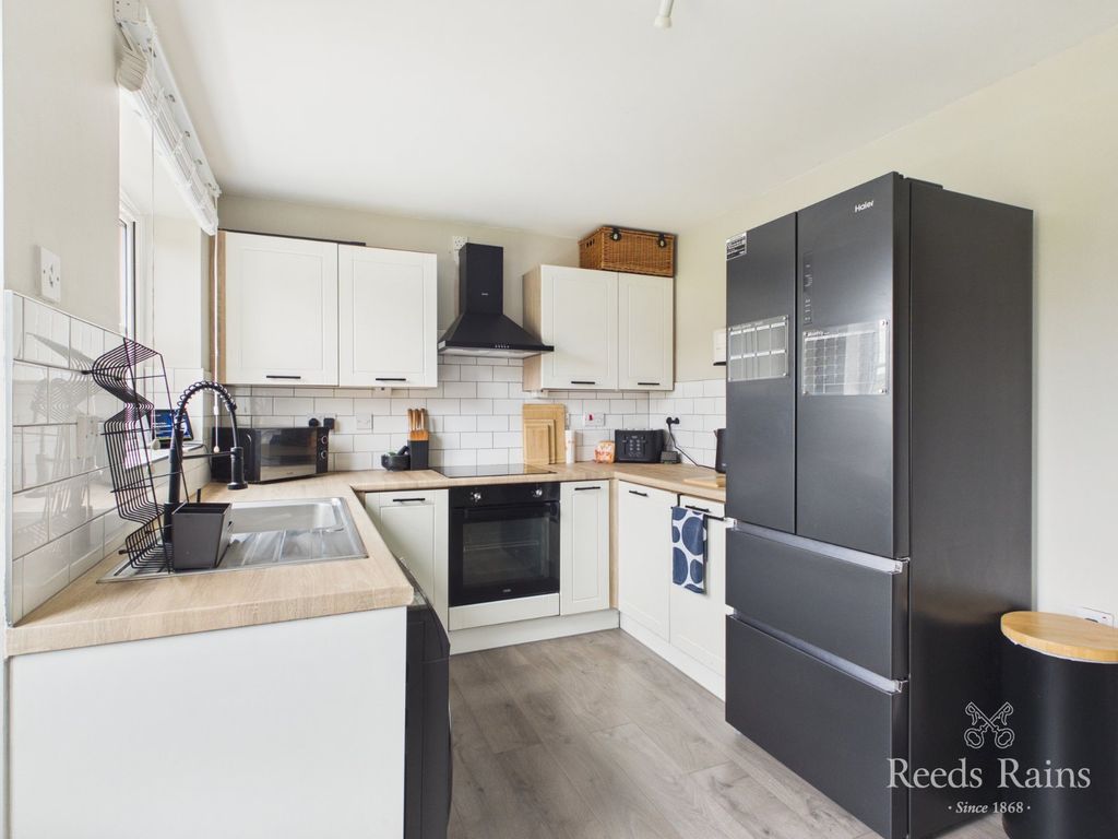 Property photo 3 of 18 Dining Kitchen