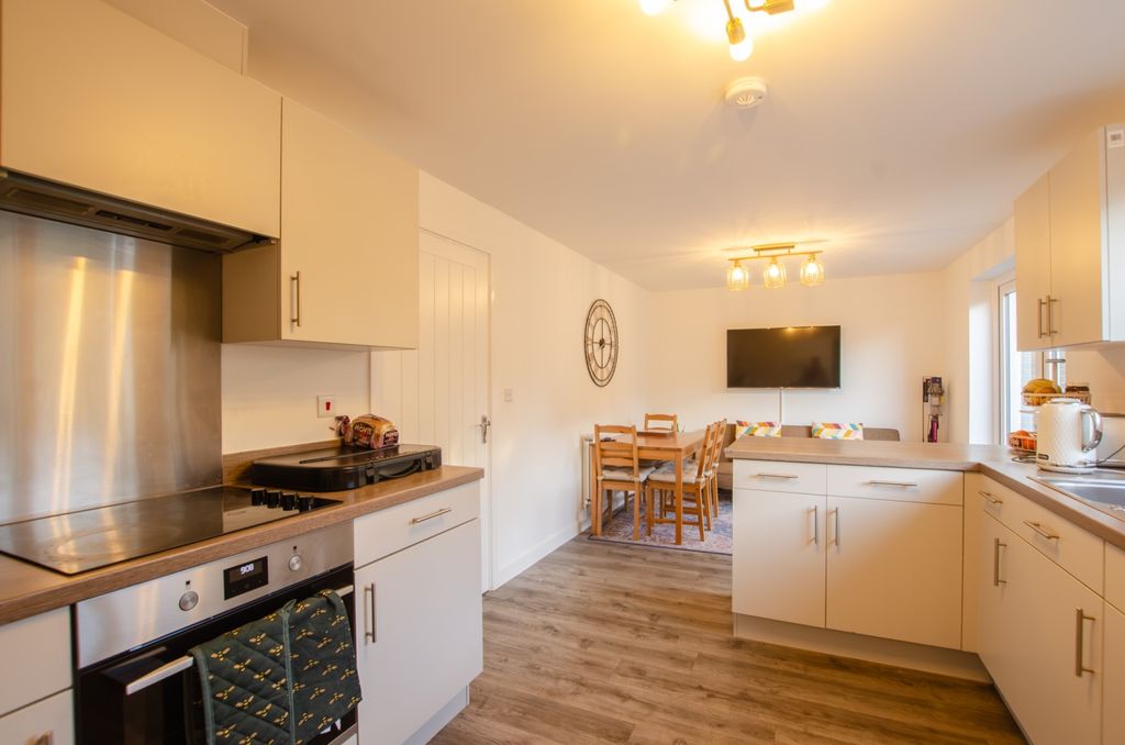 Property photo 3 of 13 5 Malthouse Drive Bodmin 01208 74182-21