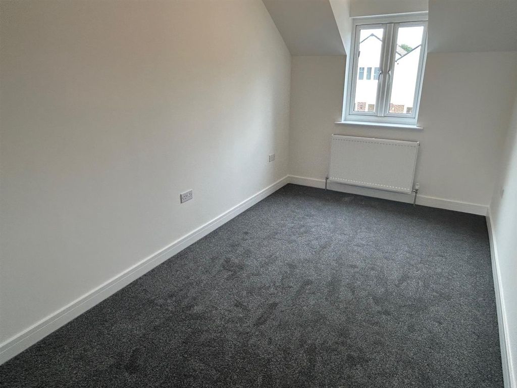 Property photo 3 of 12 Bedroom 1.Jpg