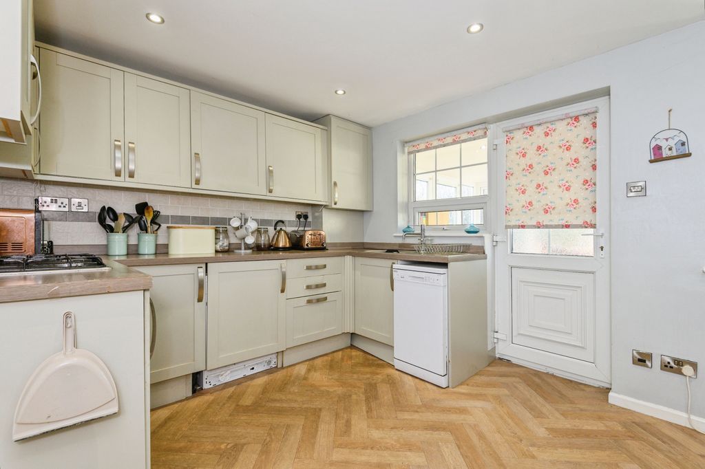 Property photo 3 of 18 Jlp-19