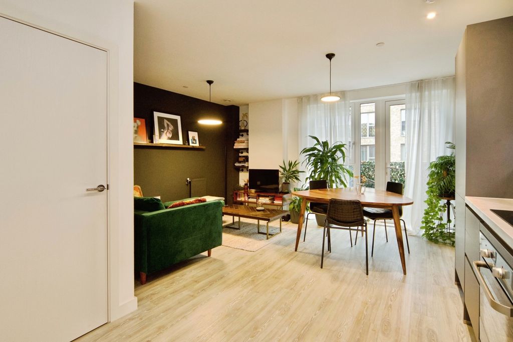 Property photo 2 of 20 Pbox-Img.Jpg