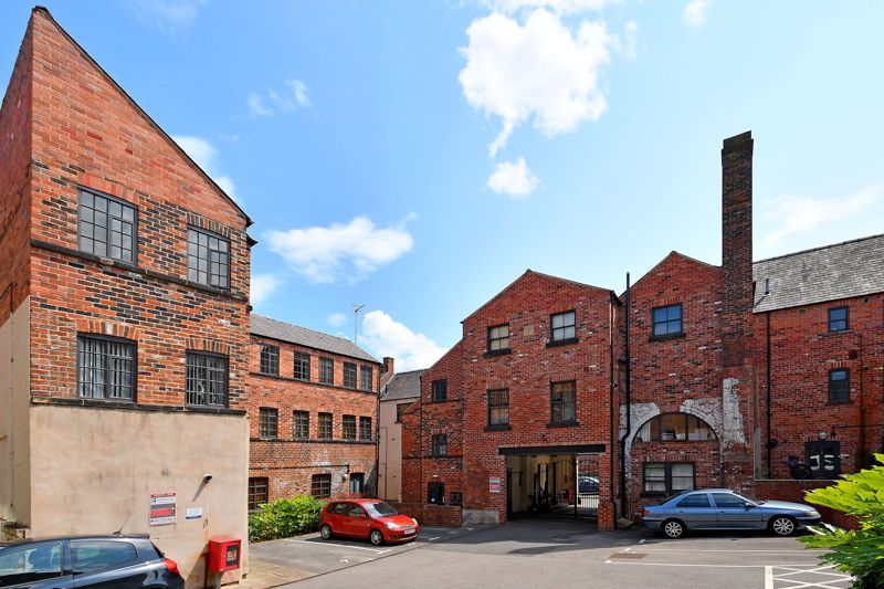 Property photo 3 of 14 External