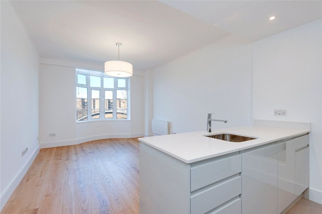 Property photo 1 of 11 Picture No. 24