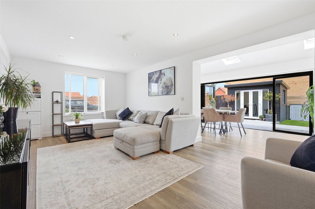 Property photo 3 of 35 Sitting Room