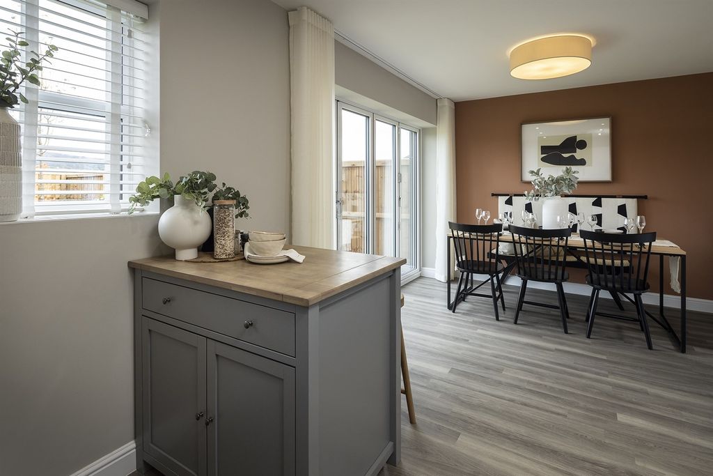 Property photo 3 of 9 Dining Area