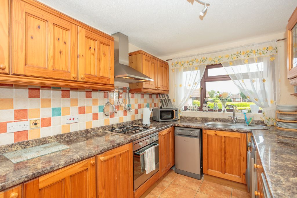 Property photo 3 of 26 Kitchen